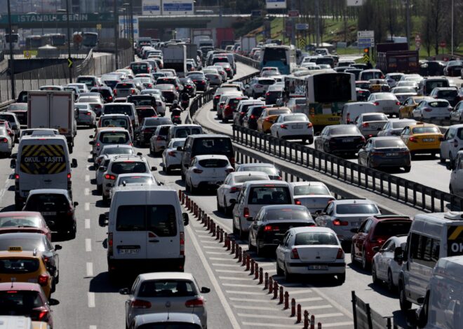 Ara tatil bitti İstanbul’da trafik yoğunluğu yaşandı